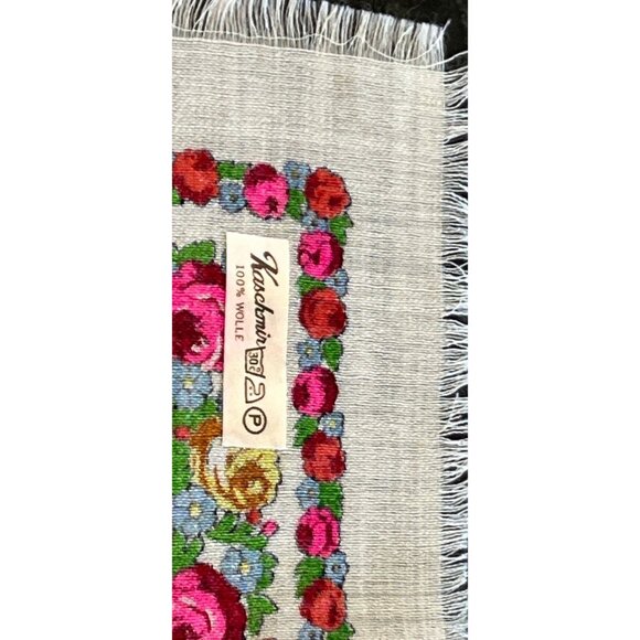 Vintage 1970’s White Pinks Floral Scarf Kashmir 100% Wool Delicate Gorgeous - Picture 9 of 9